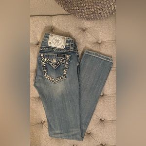 SOLD.. NOT AVAILABLE. LADIES STRAIGHT LEG MISS ME JEANS 👖